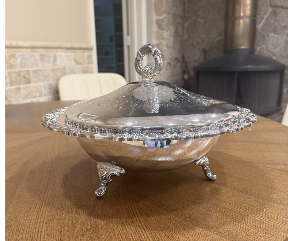 BEAUTIFUL ORNATE ONEIDA SILVER PLATE COVERED SERVING DISH WITH LID