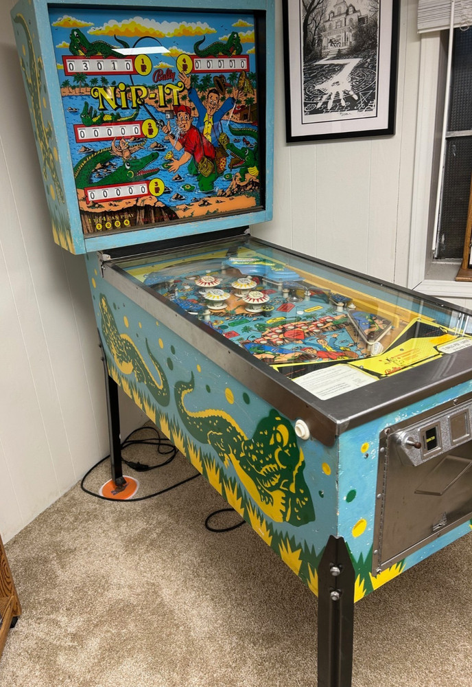 NIP-IT Pinball Machine 1973 works great.