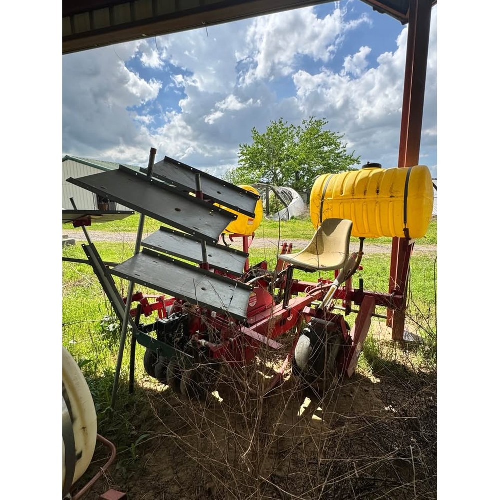 Two Row Mechanical Transplanter with 2 Tanks￼