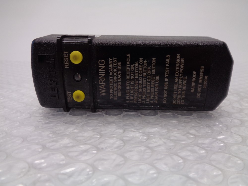 LEVITON 16793 PLUG (AS PICTURED) NSNP