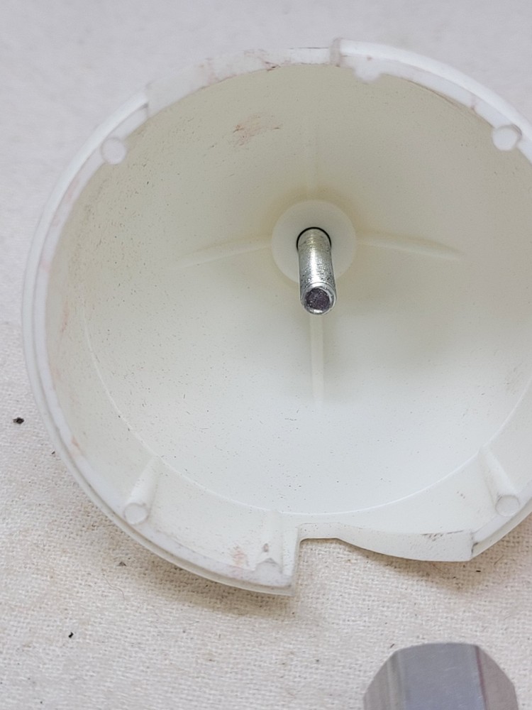 midwest true running spinner 2 1/4 white 1067 nos