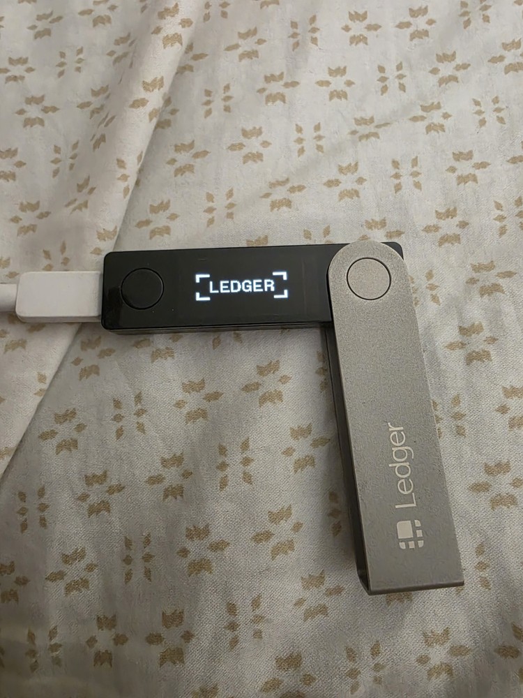 Ledger Nano X Crypto Hardware Wallet Bluetooth USB-C Reset Tested Working