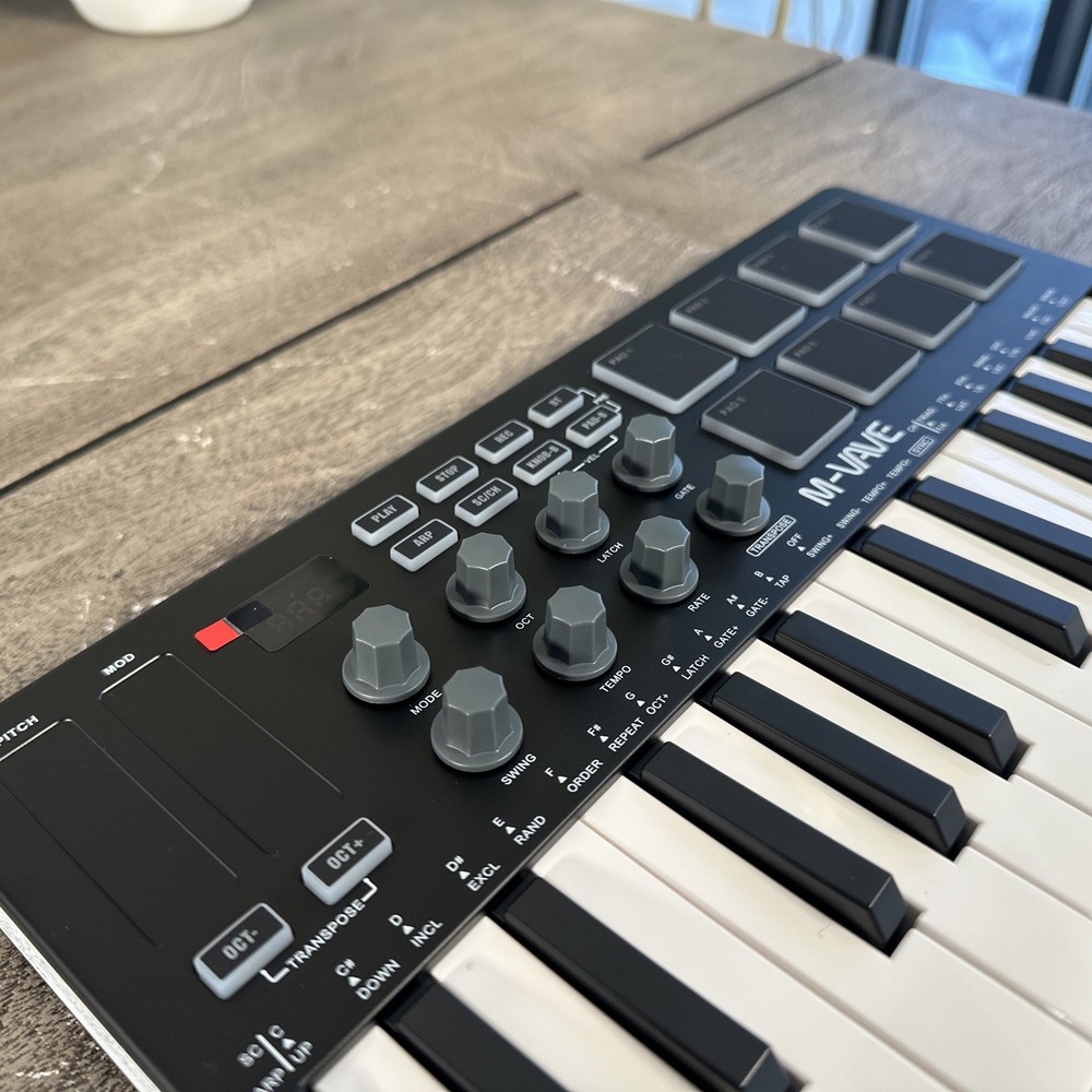 M-VAVE SMK-25 USB Keyboard Controller 25 Keys MIDI Backlit Drum Pad 8 Knobs