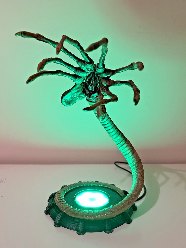Alien Facehugger Lamp/Nightlight USB LED Remote Control 16 Colour