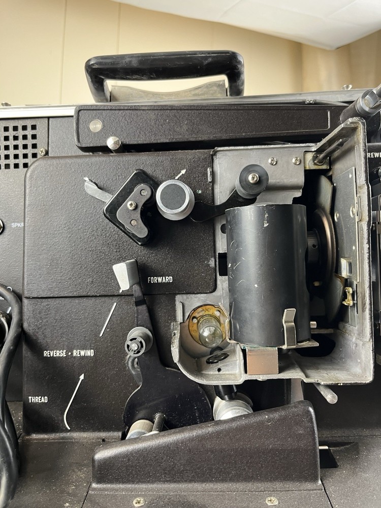 16mm GRAFLEX PROJECTOR