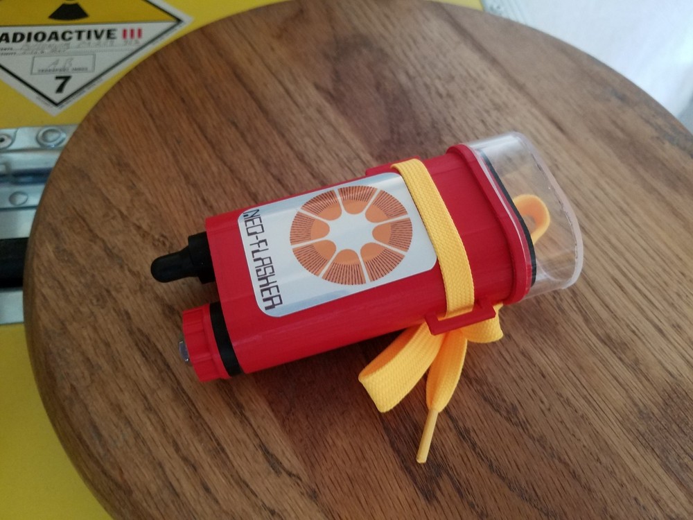 NEO FLASHER Strobe Light Replica perfect for use with Jaws Barrel display