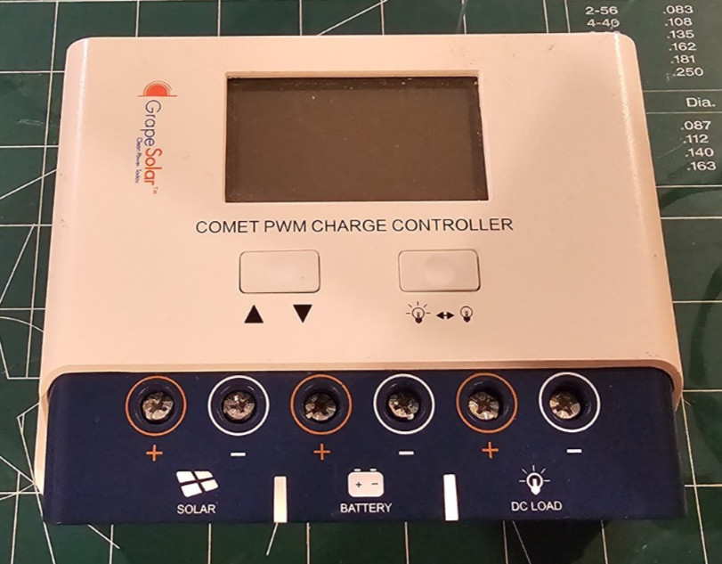Grape Solar GS-PWM-COMET-40 Charge Controller 40A Max Current Great Condition