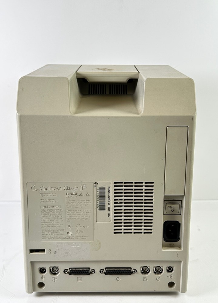 Vintage Apple M4150 MACINTOSH Classic II Computer
