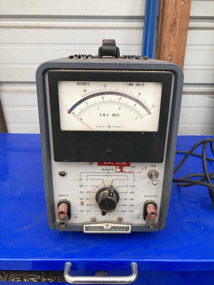 HP Hewlett Packard 400H Vacuum Tube Voltmeter (Powers On - Untested)