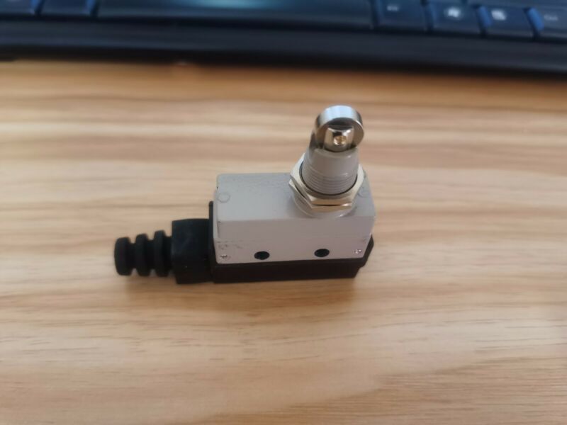 1PC Limit Switch SHL-Q2255 SHLQ2255