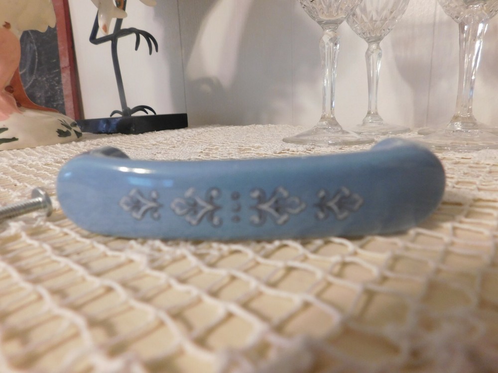 AMEROCK BLUE PAINTED CERAMIC DRAWER PULL, 3 3/4" WIDE,3CC, BP937-CB1