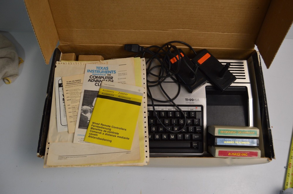 Vintage Texas Instruments Home Computer TI-99/4A Powers On +Games