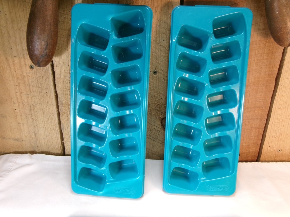 Set of 4 Sterilite Plastic Teal Blue Nesting Stackable 14 Cube Ice Cube Trays