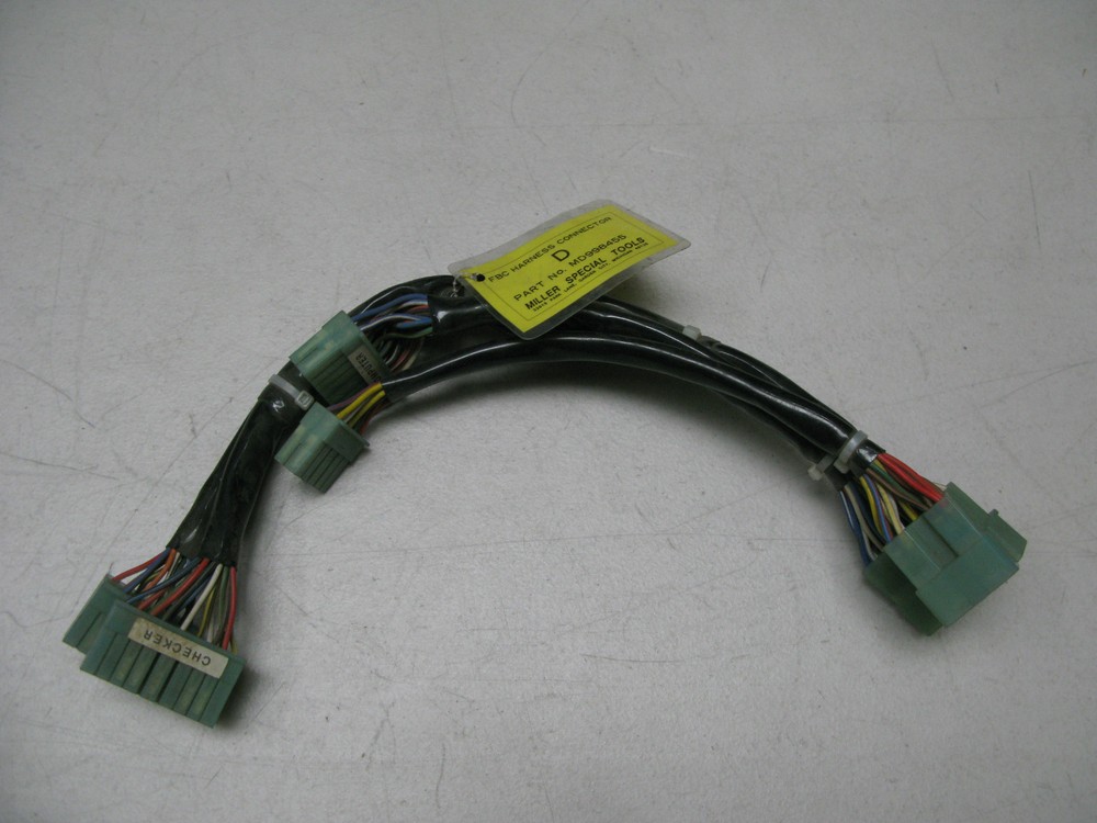 MD998455 FBC HARNESS CONNECTOR "D"