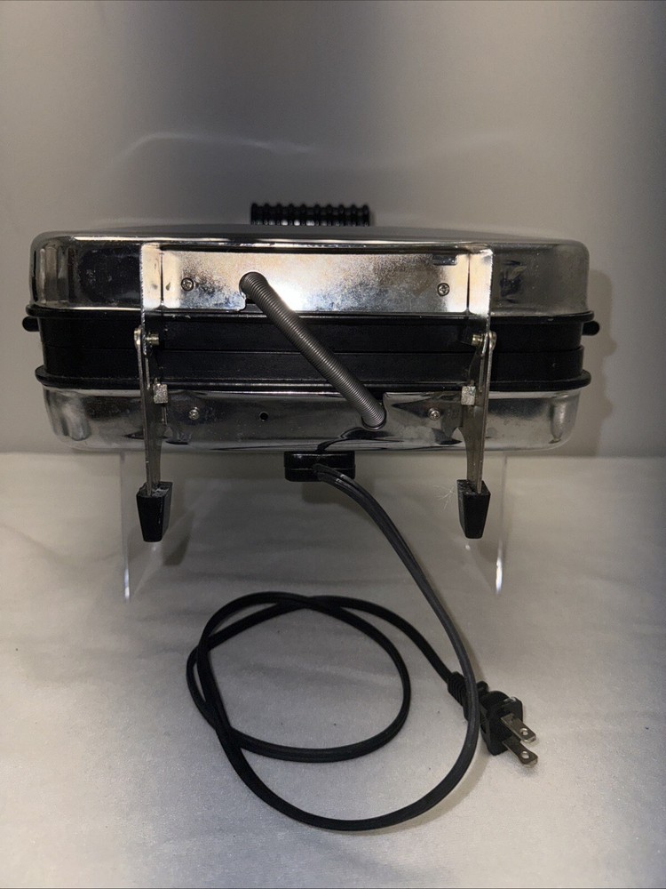 VillaWare 6150 Belgian Waffle Maker 1200W Makes 4 Waffles