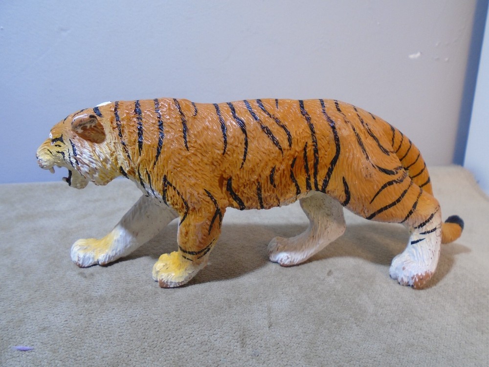 2006 SAFARI LTD TIGER 2.25” X 6” SOLID PVC FIGURE (MA1048)