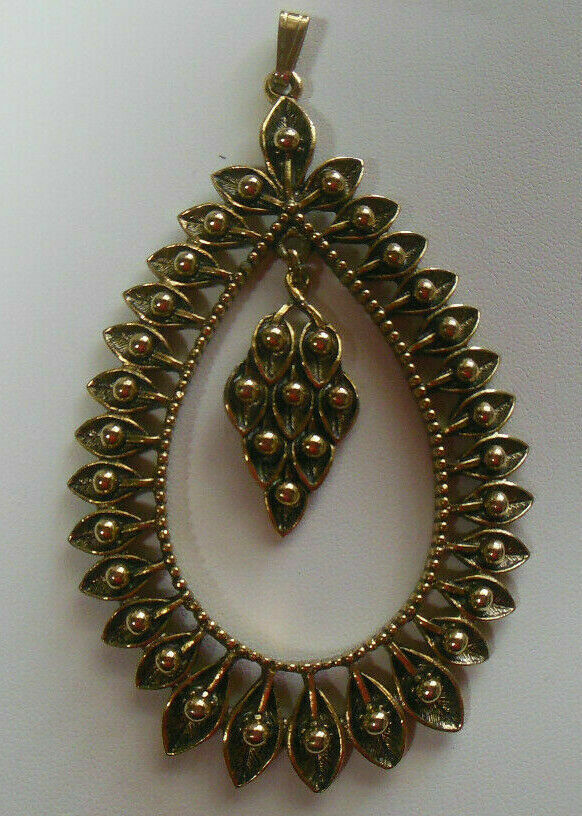 Vintage Signed Sarah Large Gold-tone Leaf Teardrop Pendant