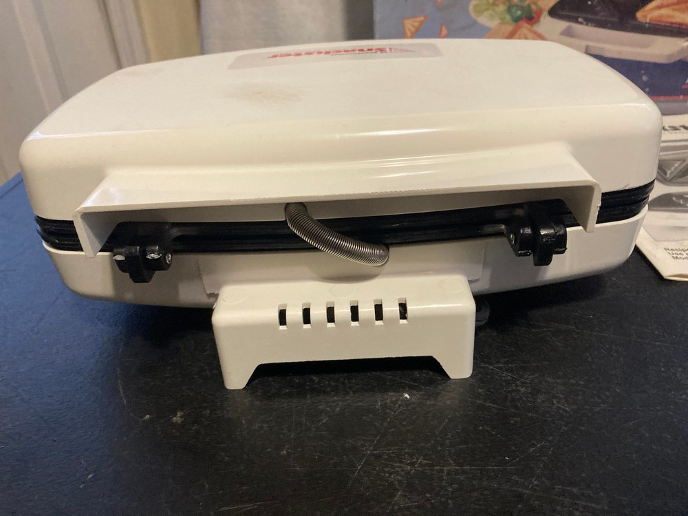NICE CLEAN Vintage Toastmaster SNACKSTER Snack Sandwich Maker Model 297
