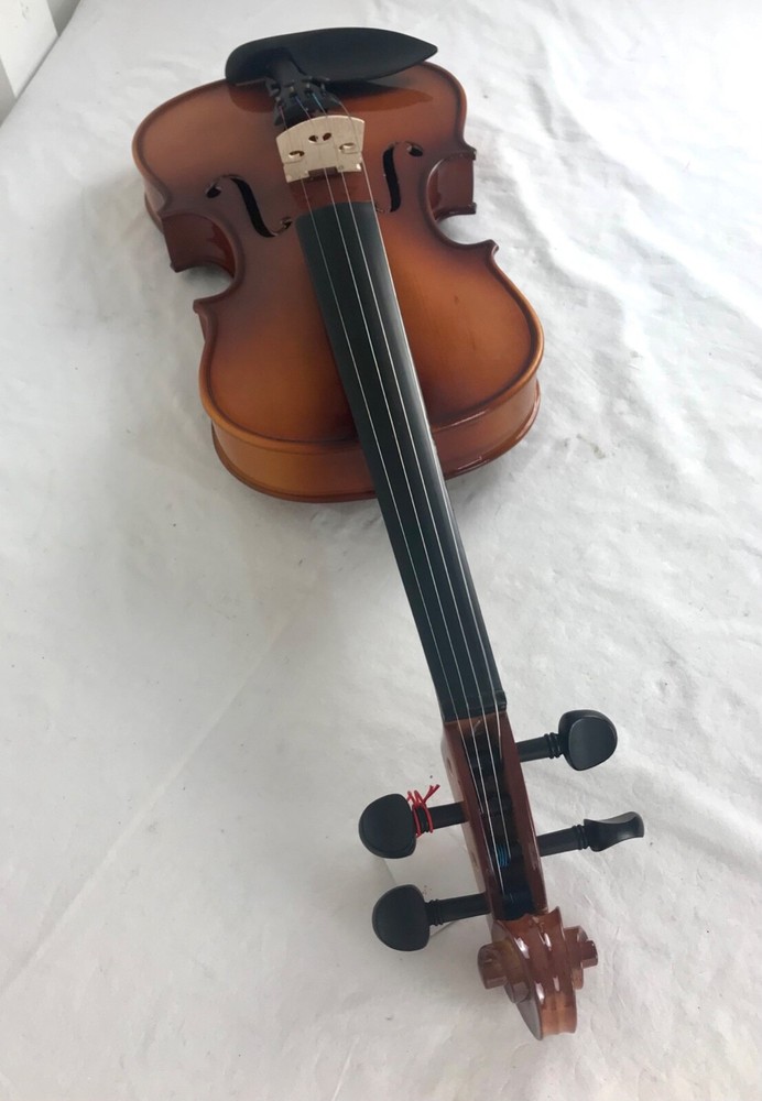 Violin w/ Case & Bow. Unbranded. 4/4 Full-Size