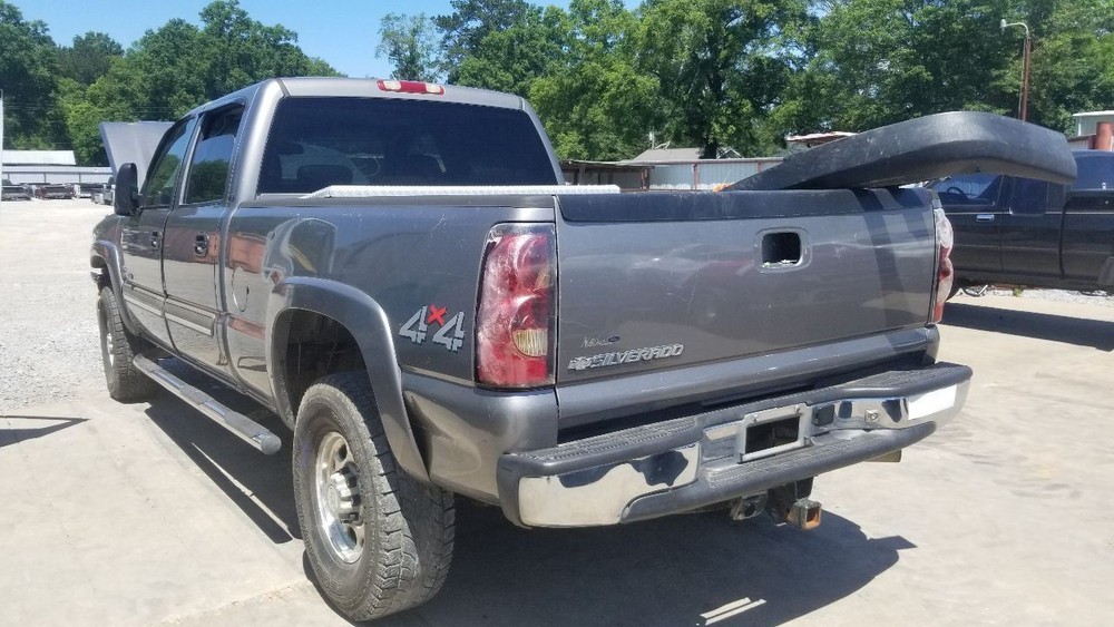 06 CHEVY SILVERADO 2500 HIGH MOUNTED STOP LIGHT