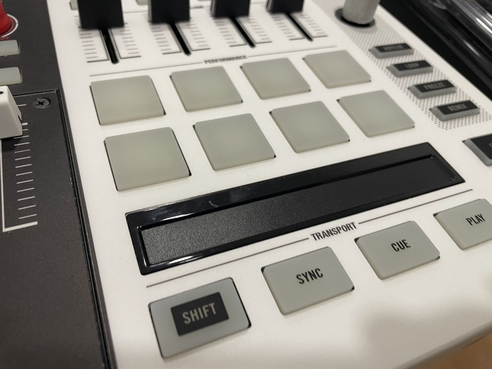 Native Instruments traktor kontrol s8