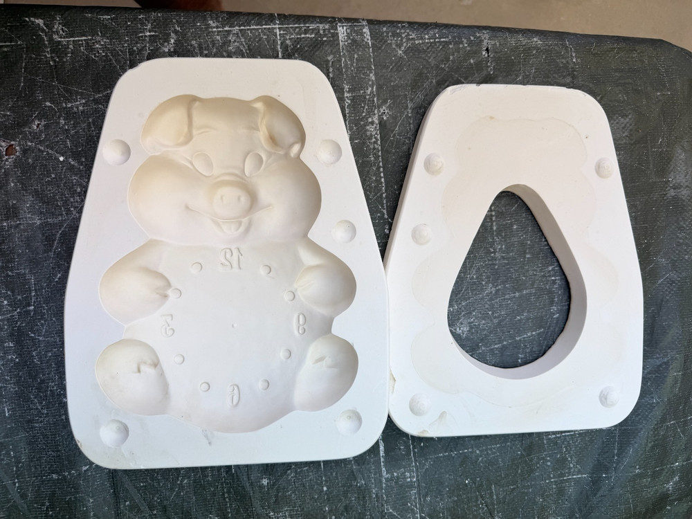 VINTAGE GEORGIES CERAMIC MOLD #G-418 PIG CLOCK