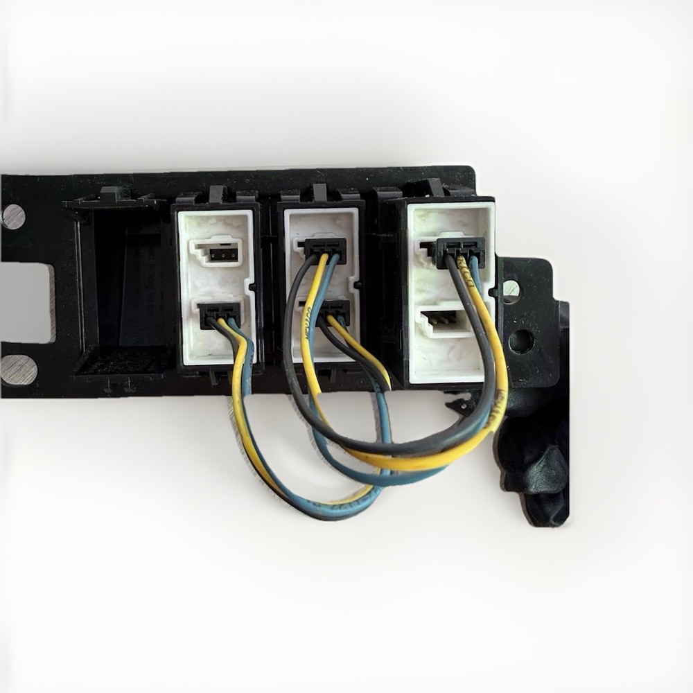 PACCAR Switch Panel S06-1073-601 with Three Switches