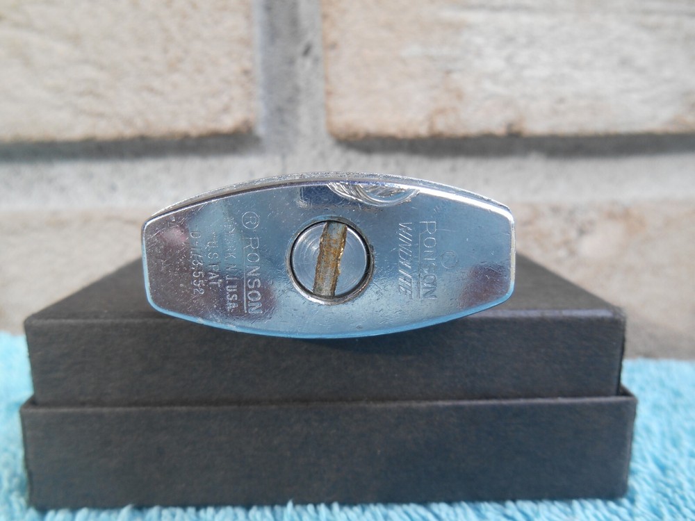 Vintage Ronson WINDLITE CHROME CIGARETTE LIGHTER. NO LID! WORKS!