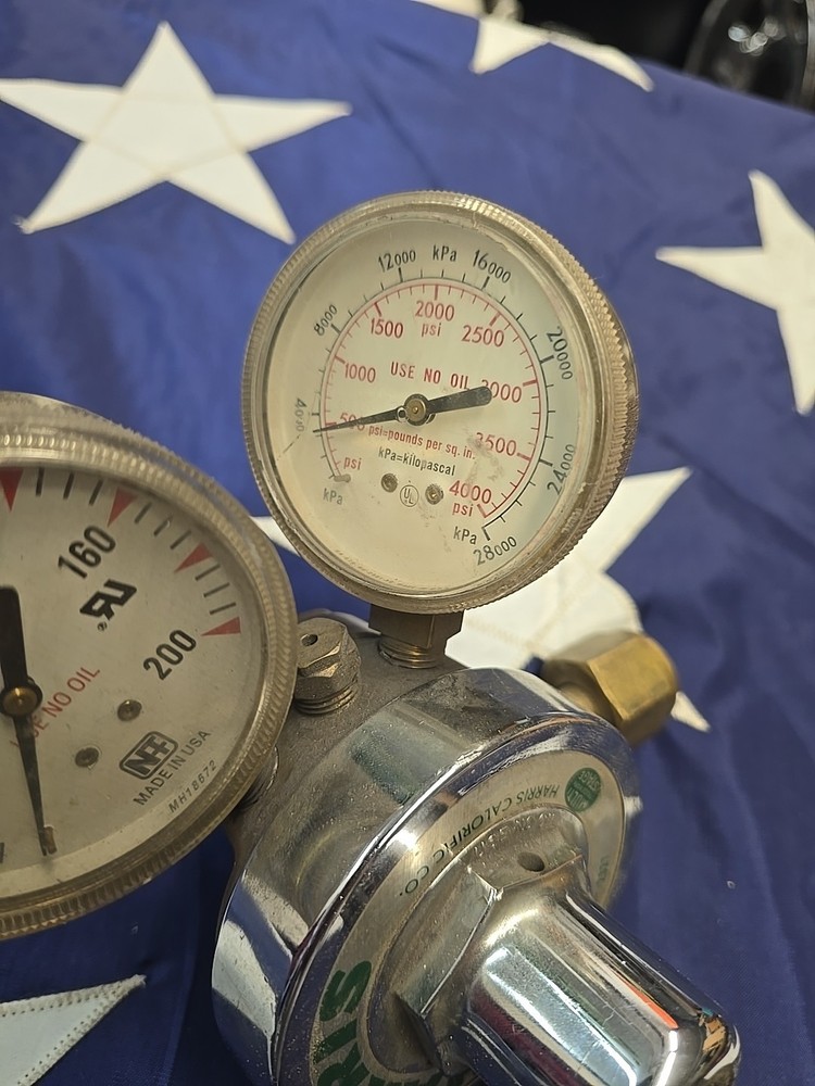 HARRIS MULTI STAGE OXYGEN PRESSURE REGULATOR 92-2327