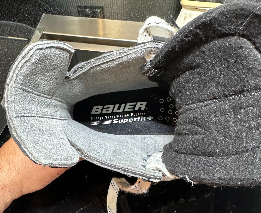 Size 4EE Bauer Supreme 2000 Ice Hockey Skates