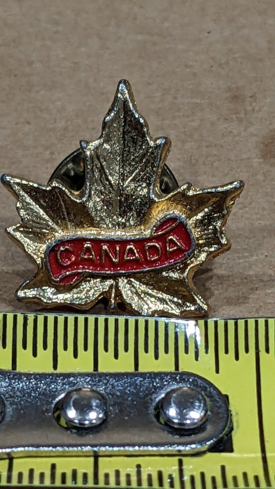 CANADA MAPLE LEAF PIN #32