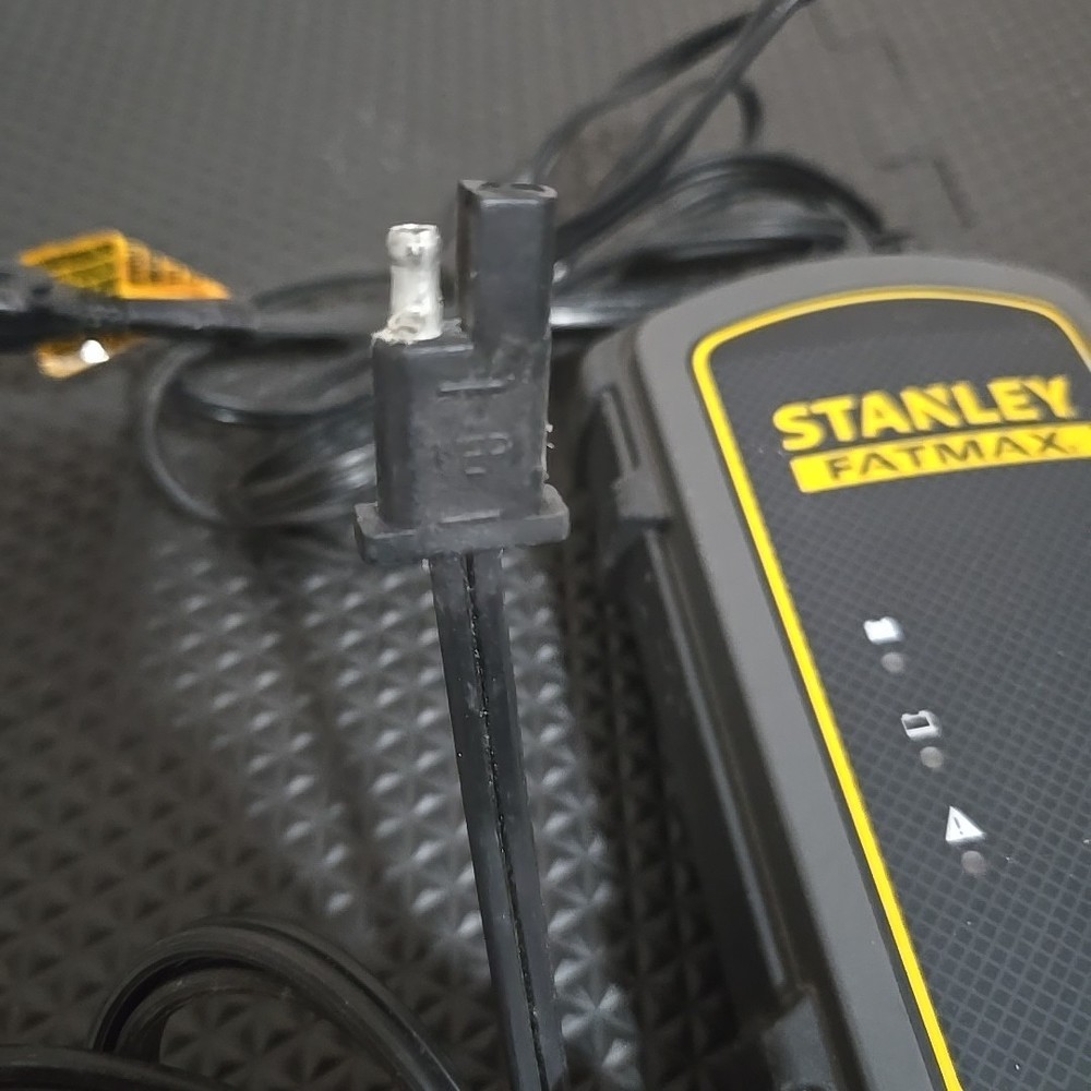 Stanley FatMax BC8S 8-Amp fully automatic battery charger maintainer NO CABLES