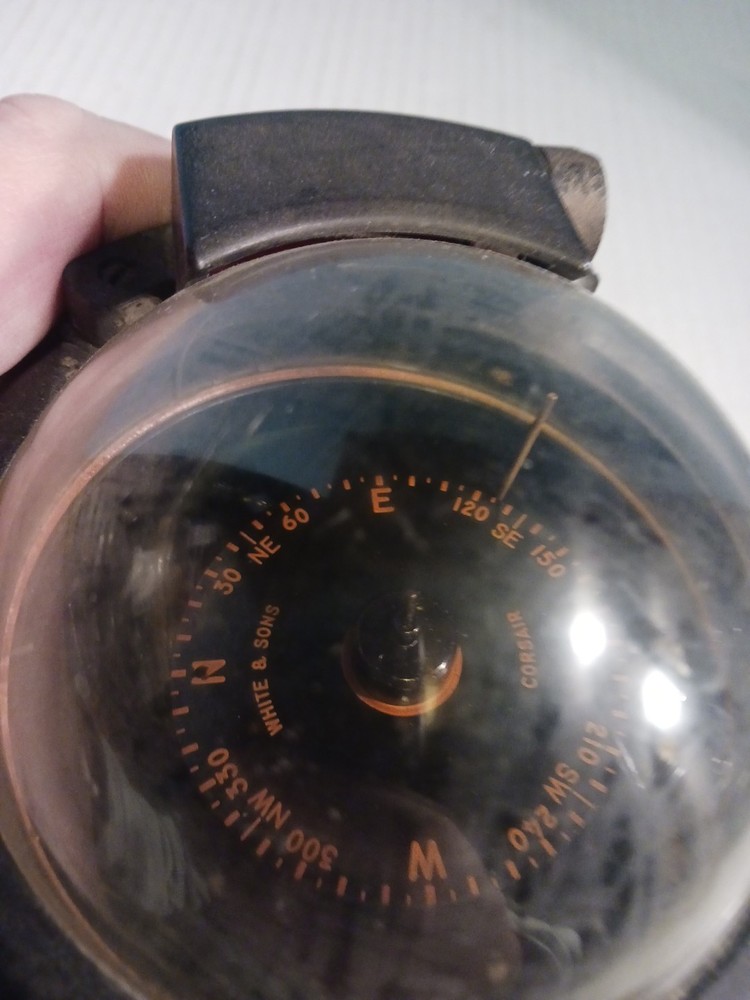VINTAGE WHITE & SONS BOAT / SHIPS COMPASS CORSAIR.