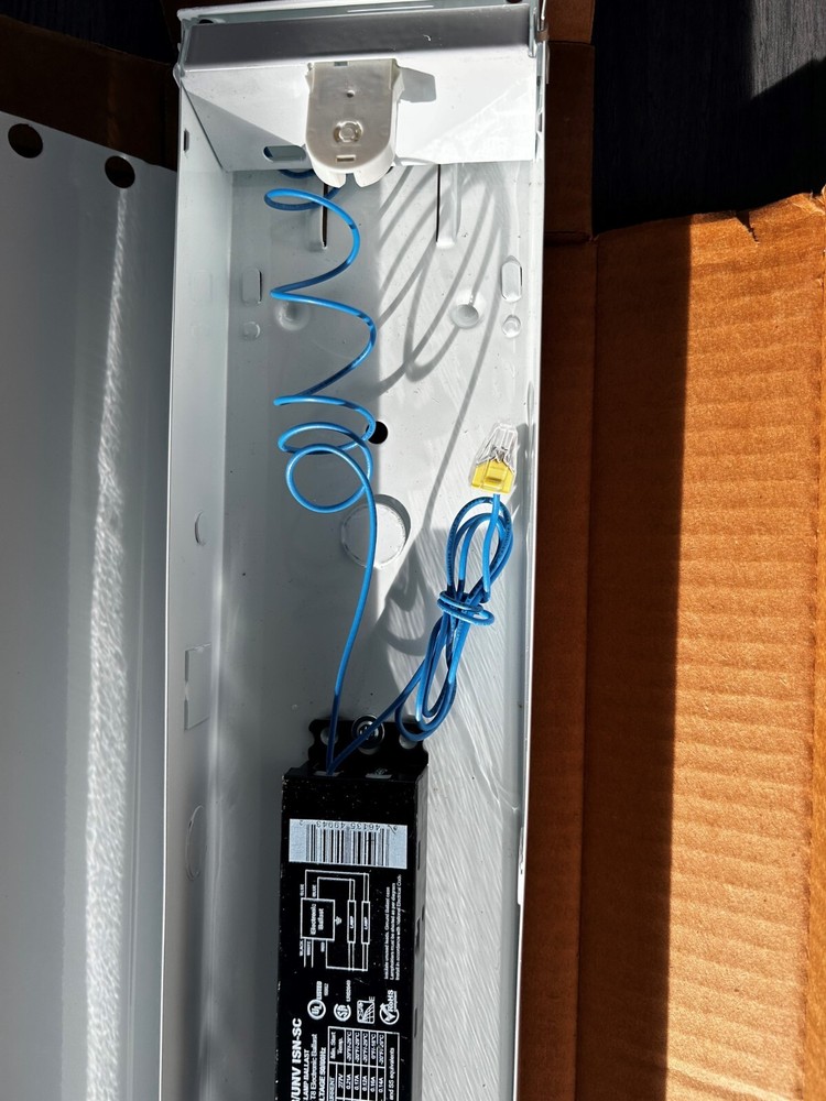 fluorescent luminaire E-19158 120V