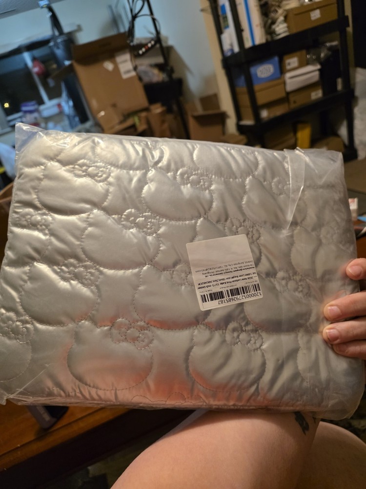 Hello Kitty Padded Notebook Pouch (13inch/silver)