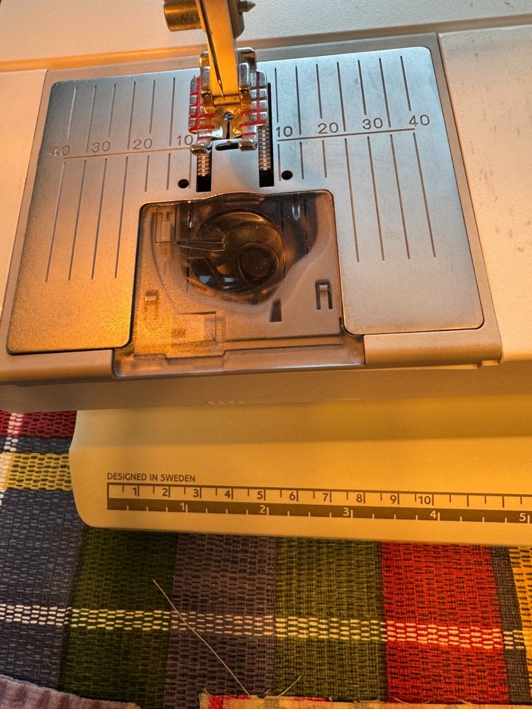 Husqvarna Viking Sapphire 850 Computerized Sewing & Quilting Machine
