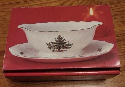 NIKKO GRAVY BOAT & STAND WITH CHRISTMAS TREE DECOR