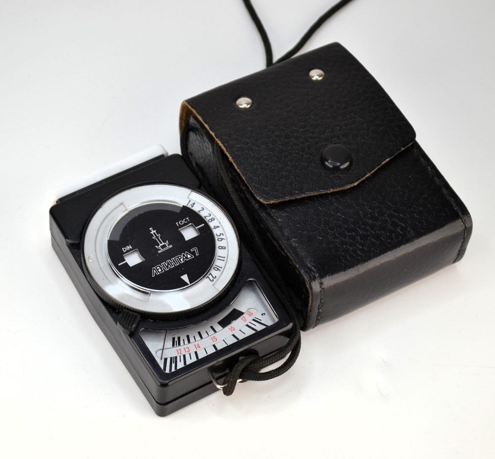 SOVIET USSR UNIVERSAL HANDY LIGHTMETER "LENINGRAD-7"