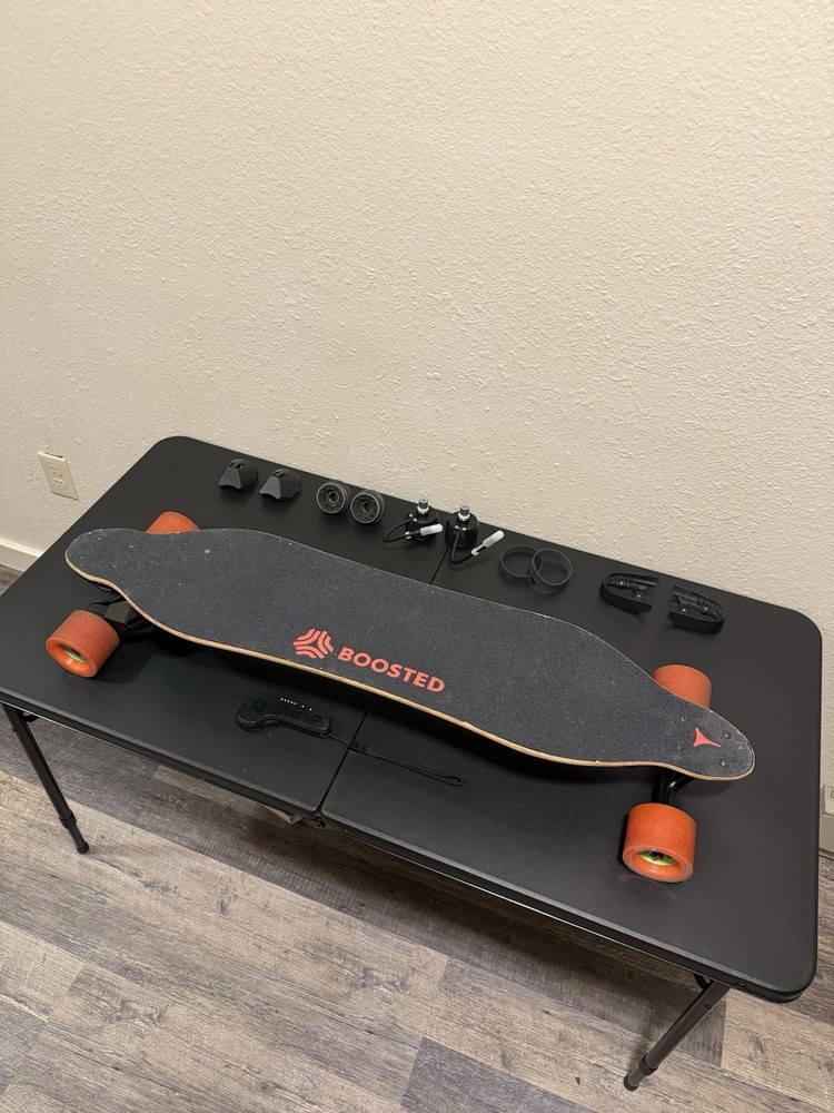 Boosted Board V2 Dual + Extra Parts