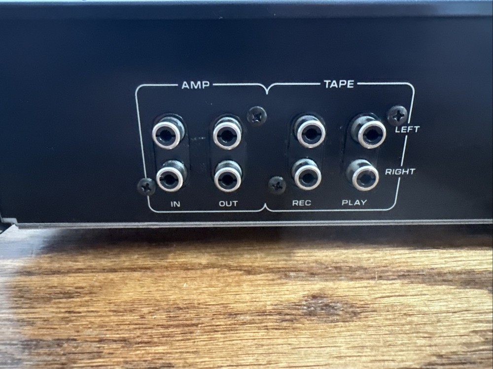 Hitachi HGE-1100 Graphic Equalizer Tested And Fully Functional.