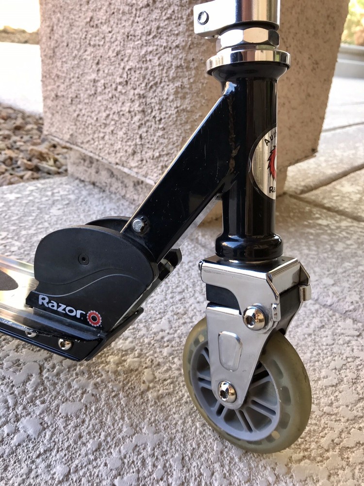 Razor A2 Elite Kick Scooter for Kids/LIGHTWEIGHT/FOLDABLE/ADJUSTABLE