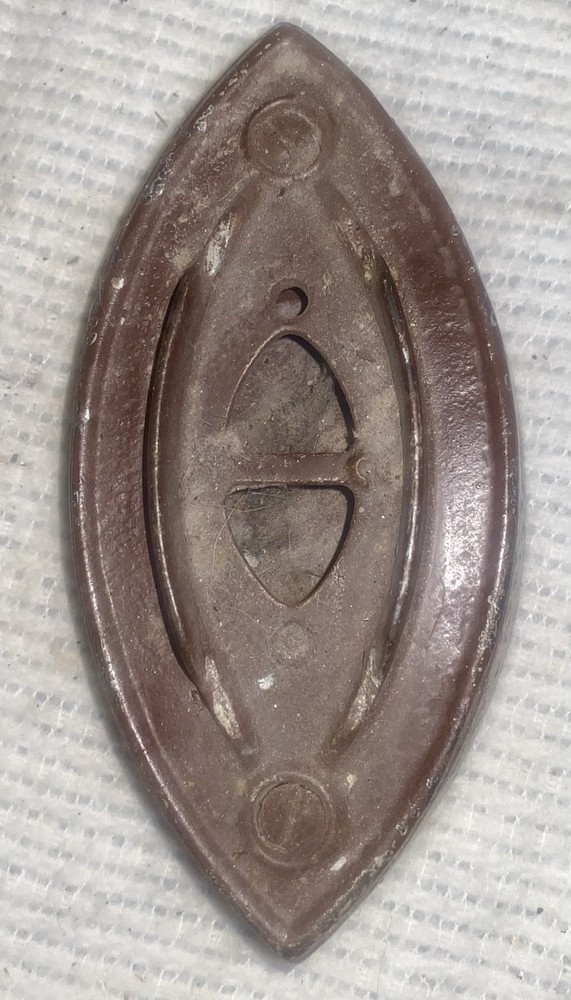 ANTIQUE SAD IRON WITH REMOVEABLE WOOD HANDLE