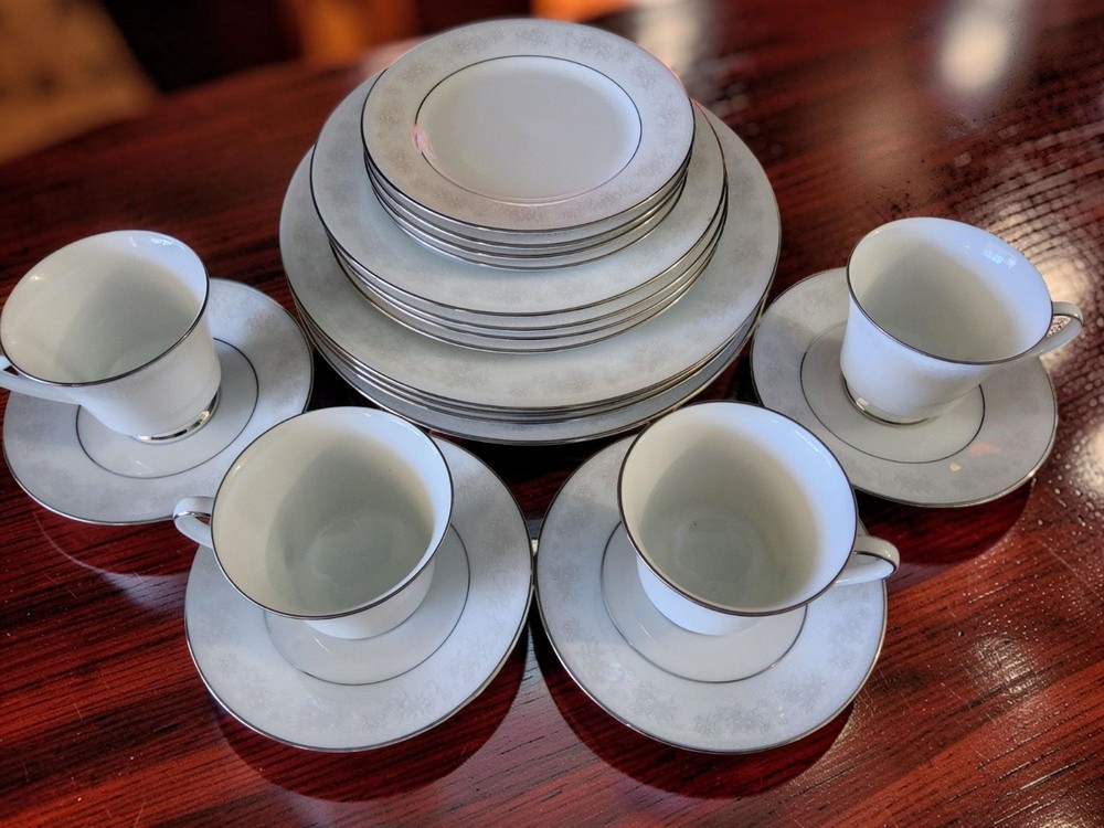 Vintage 1970s Noritake Misty Porcelain 20pc. Dinnerware Set