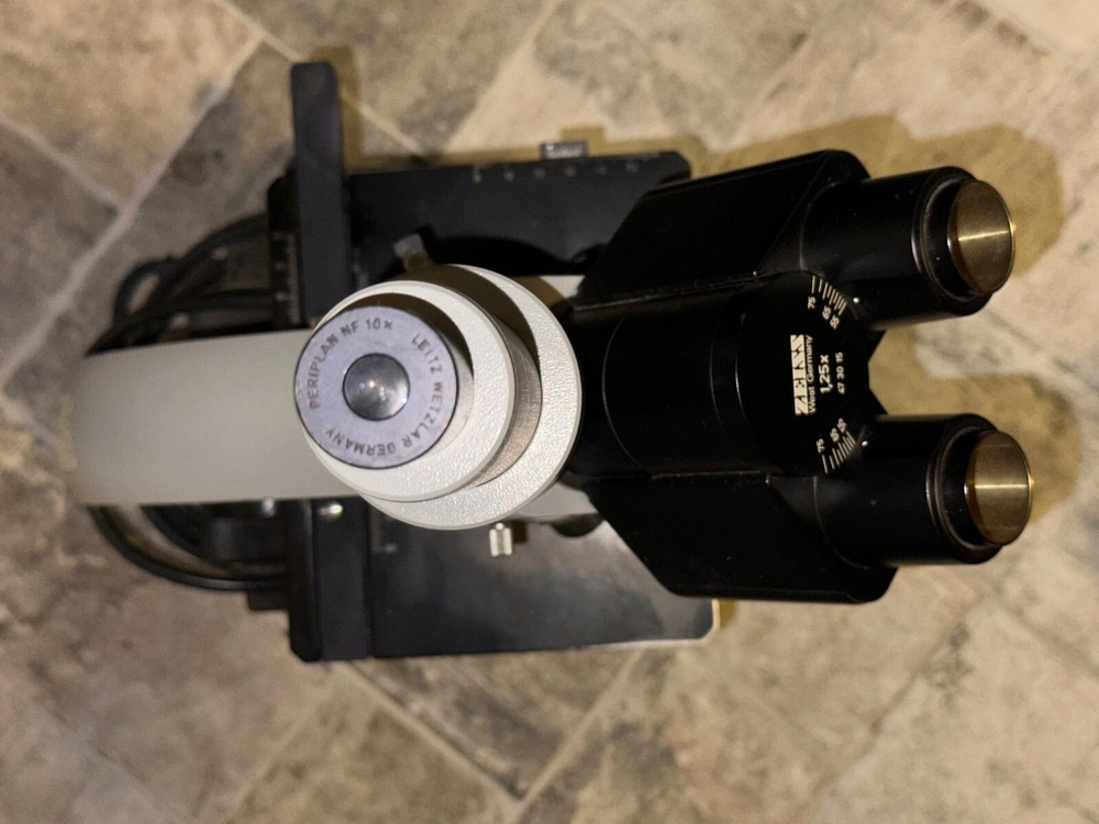 Zeiss Universal Microscope 47 30 15 with objectives