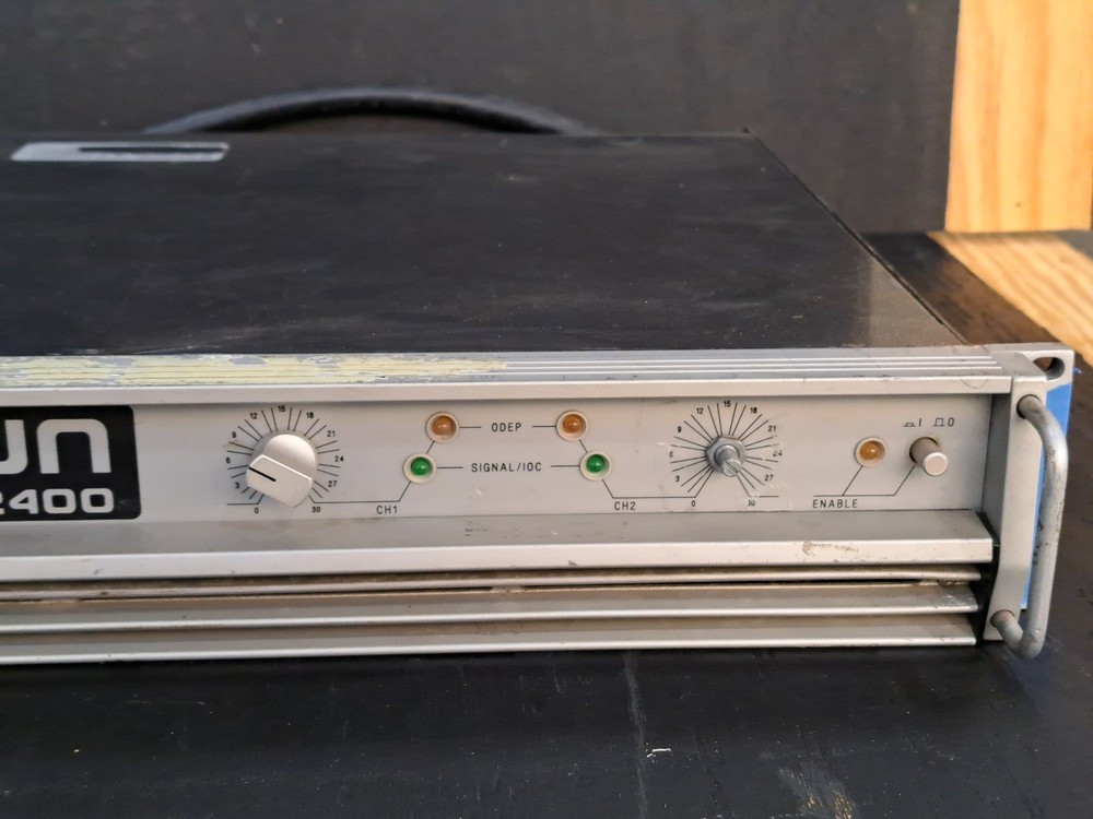 Crown Macro-Tech 2400 2-Channel Power Amplifier