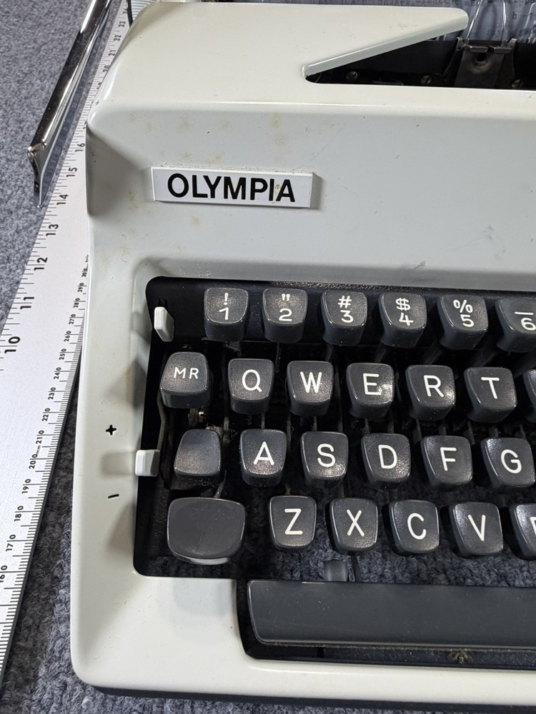 OLYMPIA De Luxe SM-9 Excellent Condition