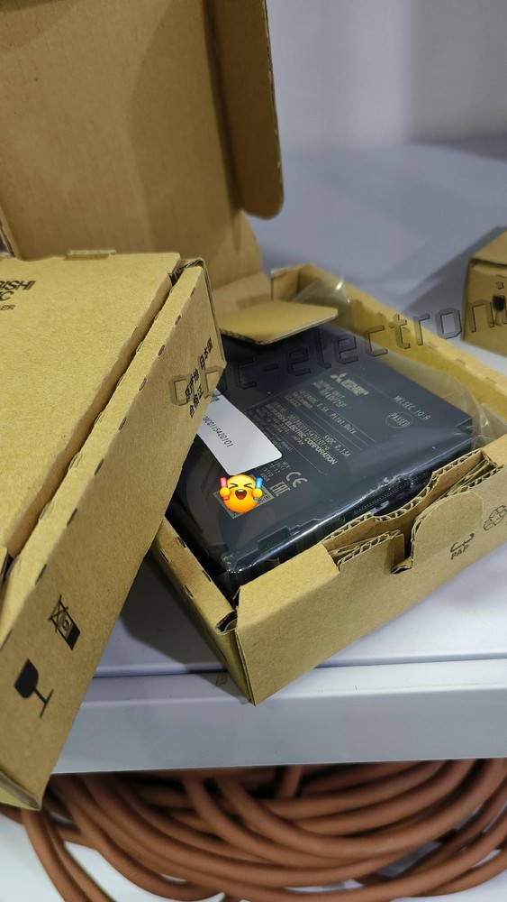 1PCS NEW RY40PT5P Digital output modules