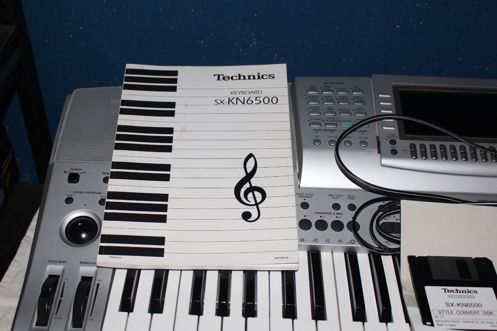 Technics SX KN6500 Digital Keyboard Workstation with extras