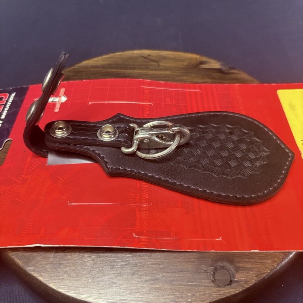 Safariland Key Keeper Model 168 Key Ring Basketweave w/Chrome Double Snap Holder