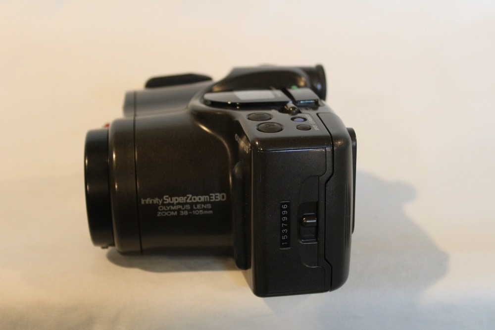 OLYMPUS Infinity SuperZoom 330 - 35mm 38-105mm camera - UNTESTED with case
